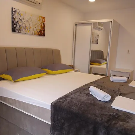 Rose Loboja Makarska