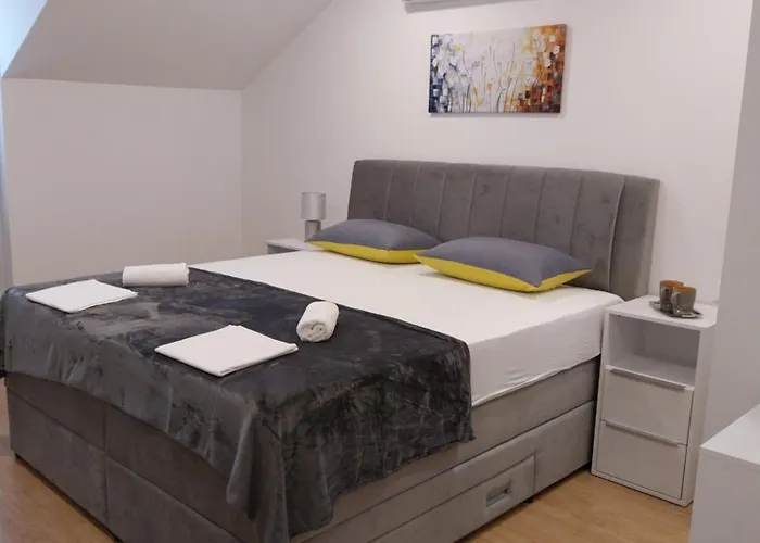 Rose Loboja Makarska