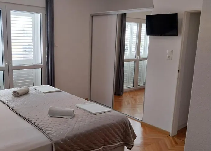 Rose Loboja Pensionat Makarska