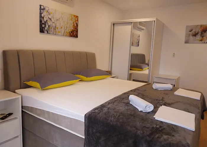 Rose Loboja Makarska