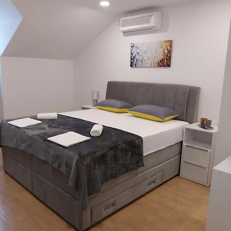 Rose Loboja マカルスカ