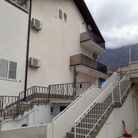 ゲストハウス Rose Loboja 3*