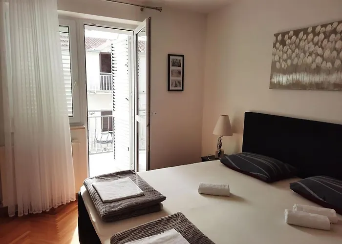 Rose Loboja Makarska