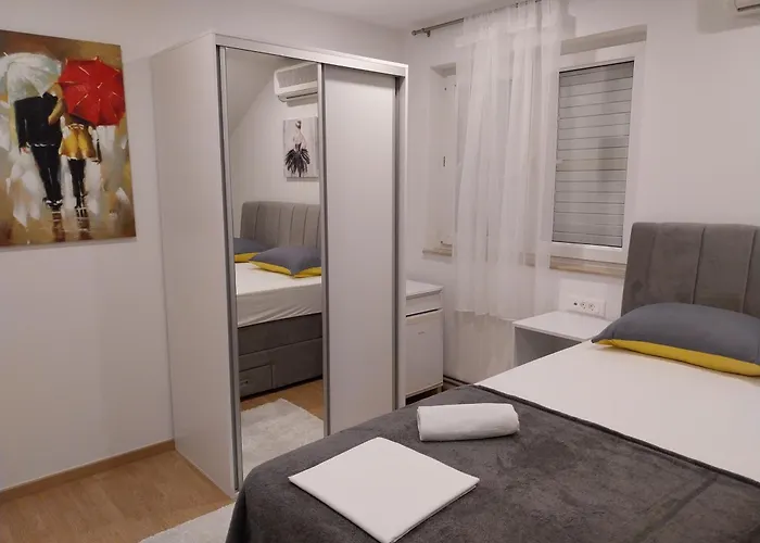 Rose Loboja Konukevi