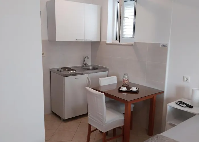 Rose Loboja Makarska