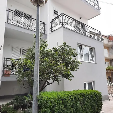 Rose Loboja Makarska